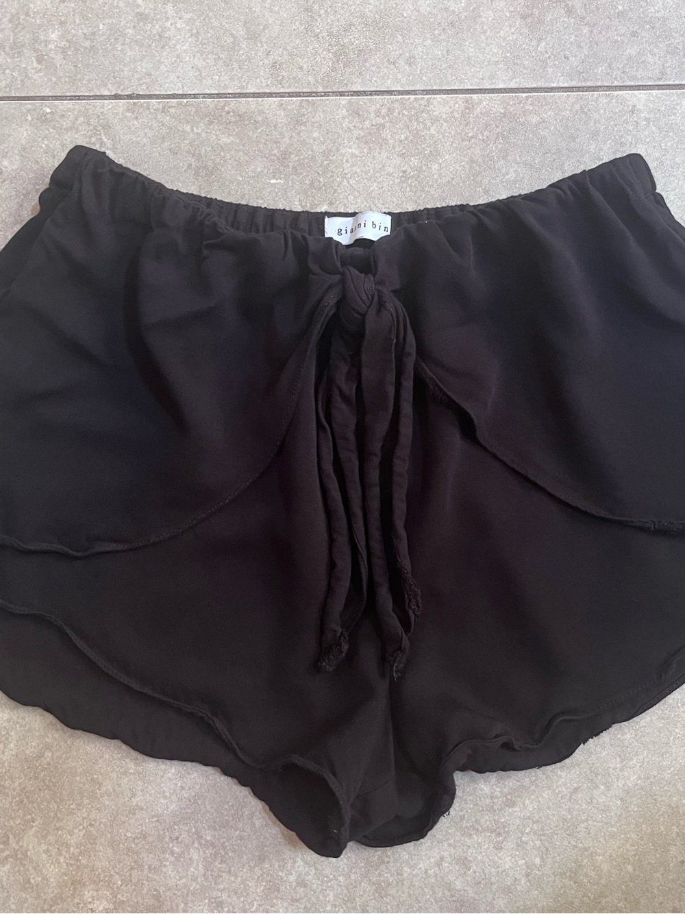 Gianni Bini Black wrap shorts flowy fabric tie front tie-waist Small